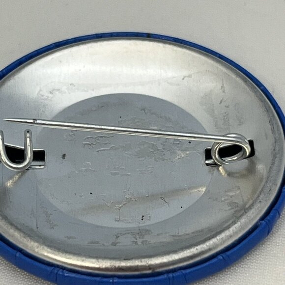 Herr’s Snacks Visitors Center Chipper Chipmunk Mascot Pin Button Nottingham PA - Picture 9 of 11